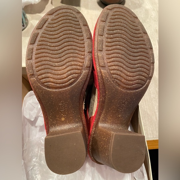 New Clarks, red chunky heel sandals, size 9 , never worn in a box - Picture 5 of 6